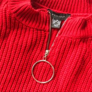 sweater with circle zipper